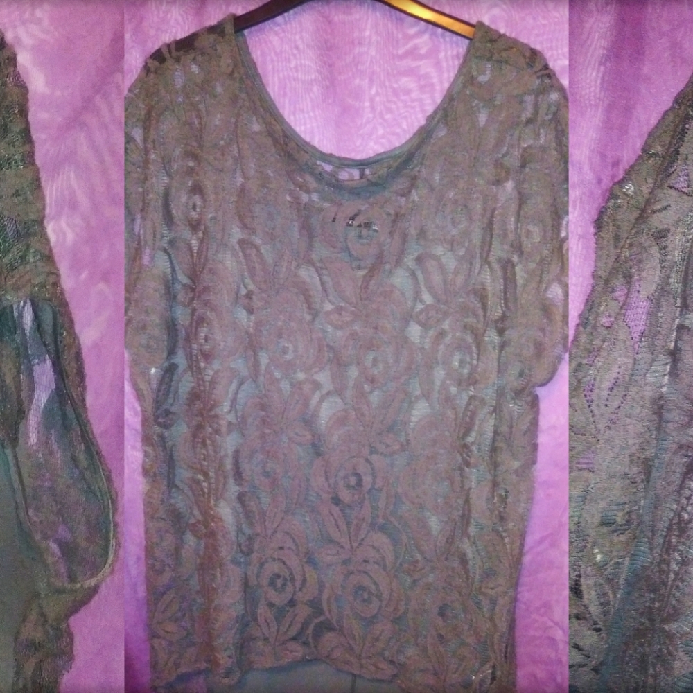 Woman's Clothes - Picture 7 of 12